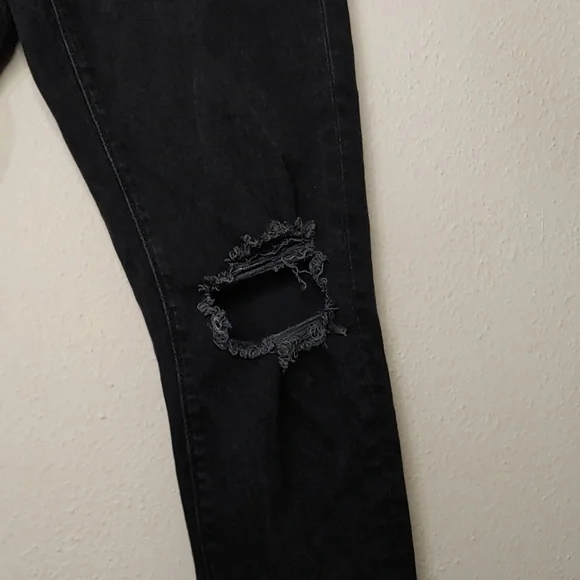 Abercrombie & Fitch Men's 29 Waist Skinny Stretch Destroyed Jeans